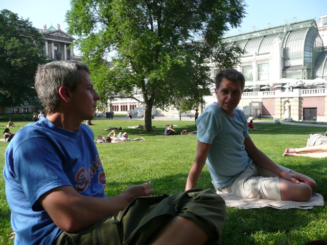 p1070745 in Wien...beste Freunde! Hannes und immer wieder Nane