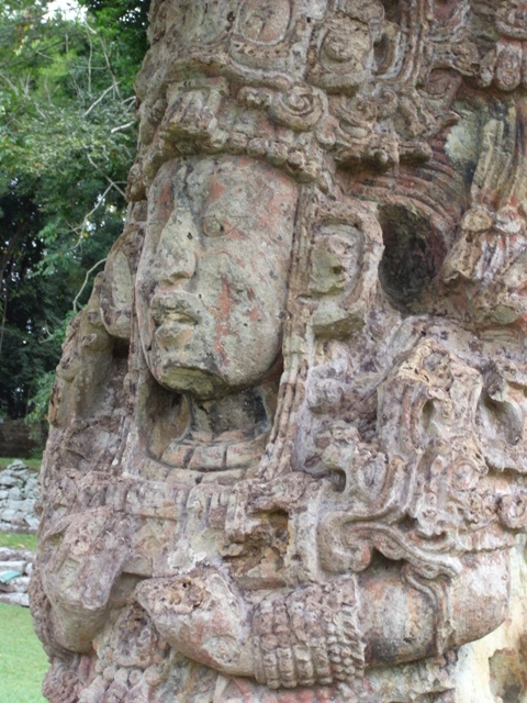 r0013060 kunstvolle Stelen